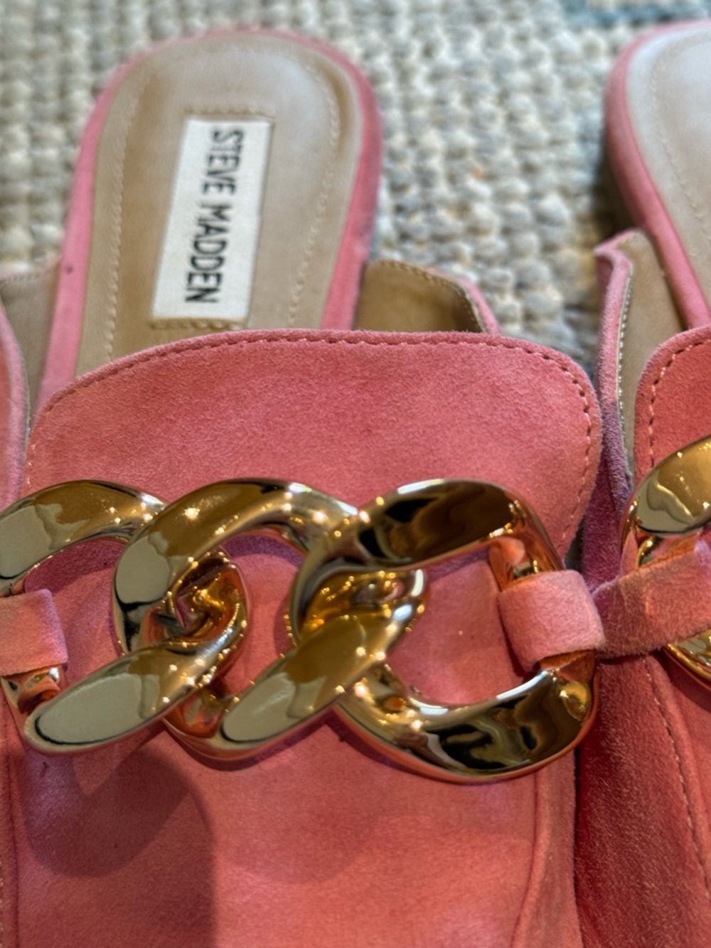 Steve Madden Pink Suede Pointed Mules with Gold Chain - Picture 3 of 4